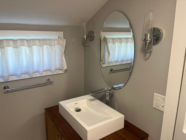 18 Cliff St, Rockland, MA 02370