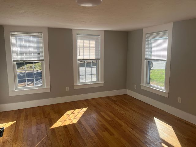 18 Cliff St, Rockland, MA 02370