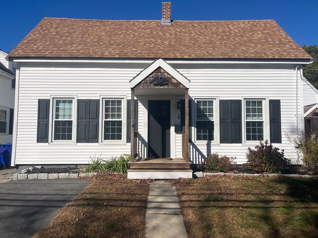 18 Cliff St, Rockland, MA 02370