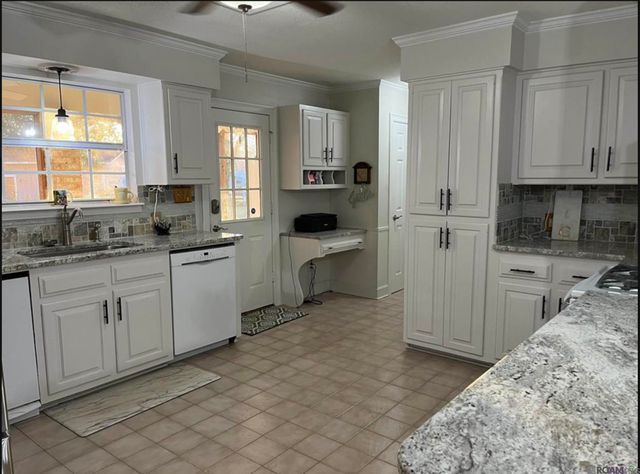 1343 Holly Dr, Slaughter, LA 70777