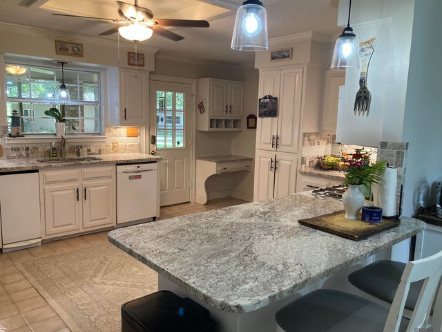 1343 Holly Dr, Slaughter, LA 70777