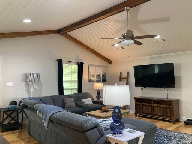 1343 Holly Dr, Slaughter, LA 70777