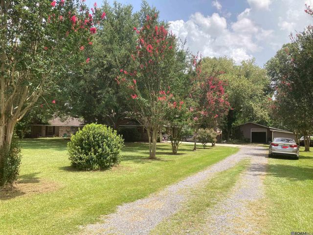 1343 Holly Dr, Slaughter, LA 70777