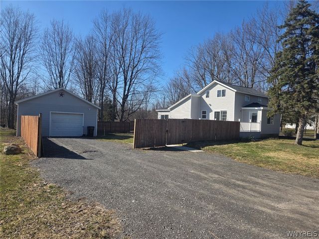 8420 Akron Road, Royalton, NY 14094