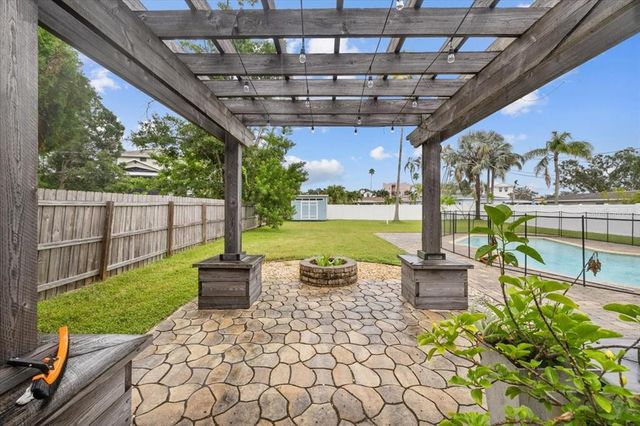 5801 VENETIAN BOULEVARD NE, St Petersburg, FL 33703