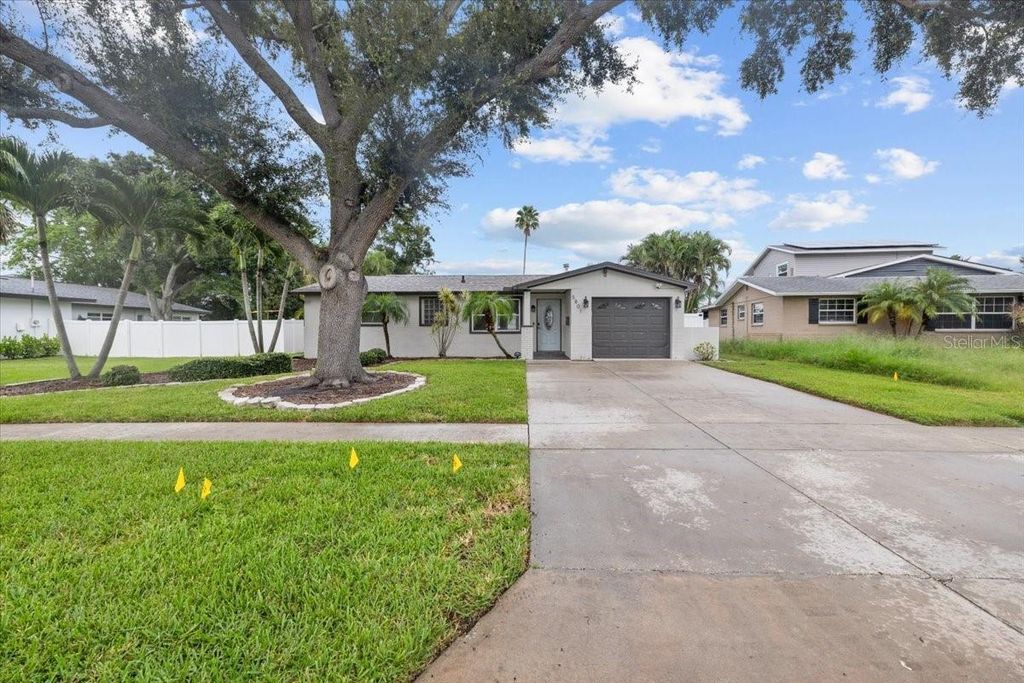 5801 VENETIAN BOULEVARD NE, St Petersburg, FL 33703