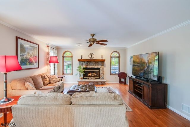 14 Chelsea Dr, Jefferson Twp., NJ 07438