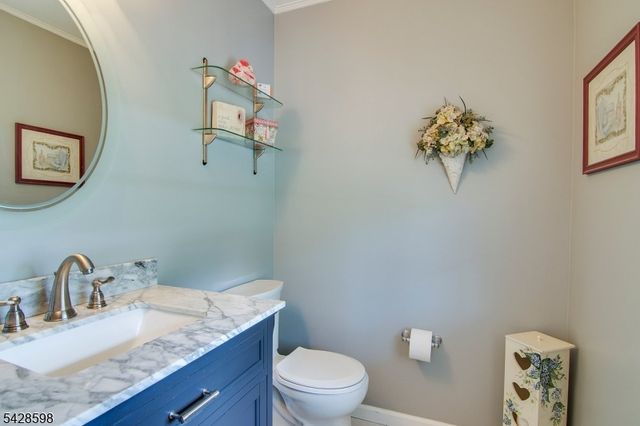 14 Chelsea Dr, Jefferson Twp., NJ 07438