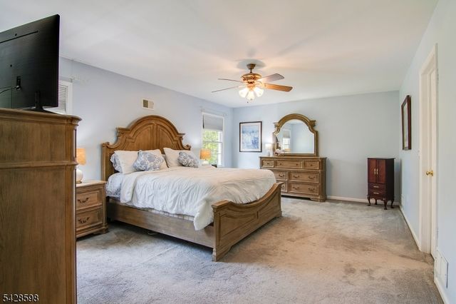 14 Chelsea Dr, Jefferson Twp., NJ 07438