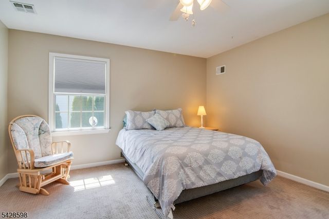 14 Chelsea Dr, Jefferson Twp., NJ 07438