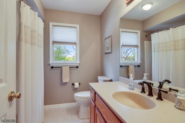 14 Chelsea Dr, Jefferson Twp., NJ 07438
