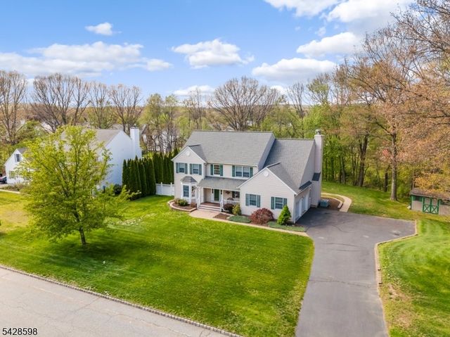 14 Chelsea Dr, Jefferson Twp., NJ 07438