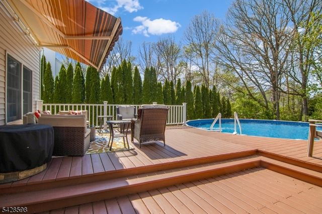 14 Chelsea Dr, Jefferson Twp., NJ 07438