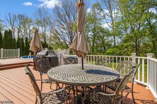 14 Chelsea Dr, Jefferson Twp., NJ 07438