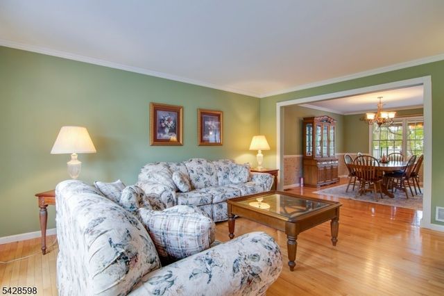 14 Chelsea Dr, Jefferson Twp., NJ 07438