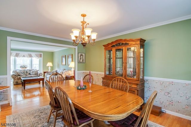 14 Chelsea Dr, Jefferson Twp., NJ 07438