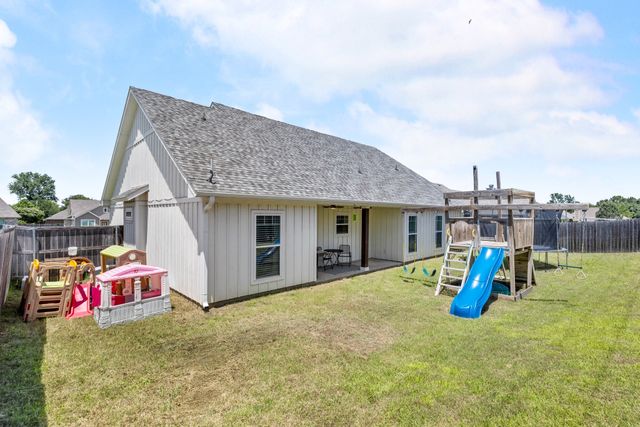 109 Byrom Court, Whitesboro, TX 76273