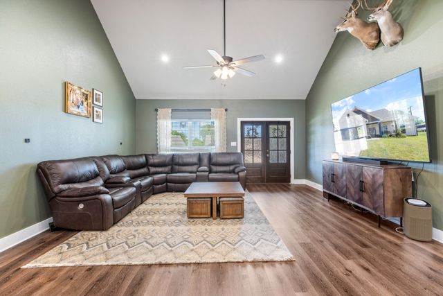 109 Byrom Court, Whitesboro, TX 76273