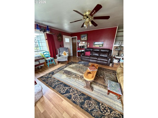 1009 FIR Ave, Reedsport, OR 97467