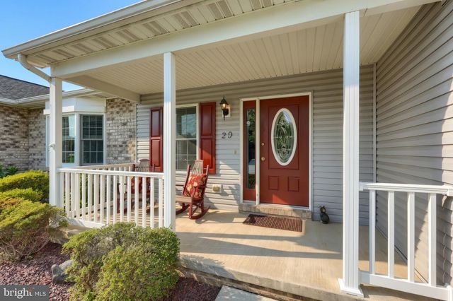 29 LOTTIE LN, New Oxford, PA 17350