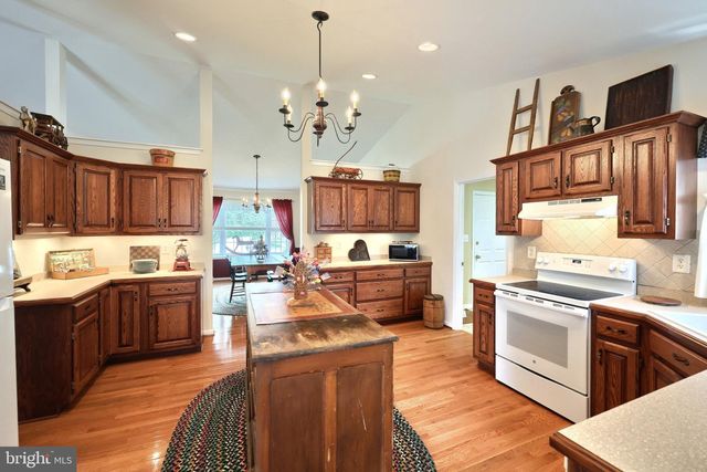 29 LOTTIE LN, New Oxford, PA 17350