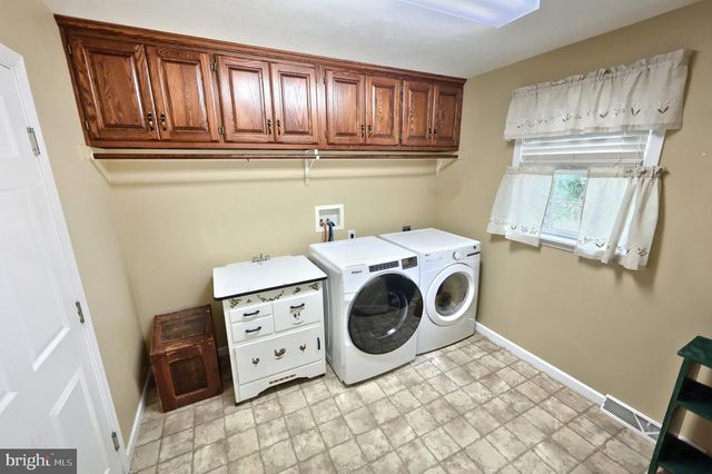 29 LOTTIE LN, New Oxford, PA 17350