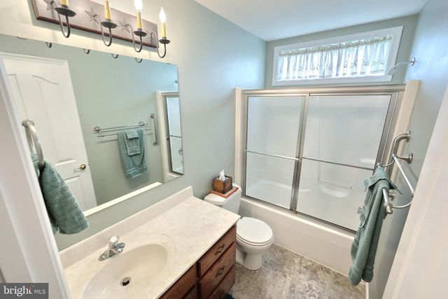 29 LOTTIE LN, New Oxford, PA 17350