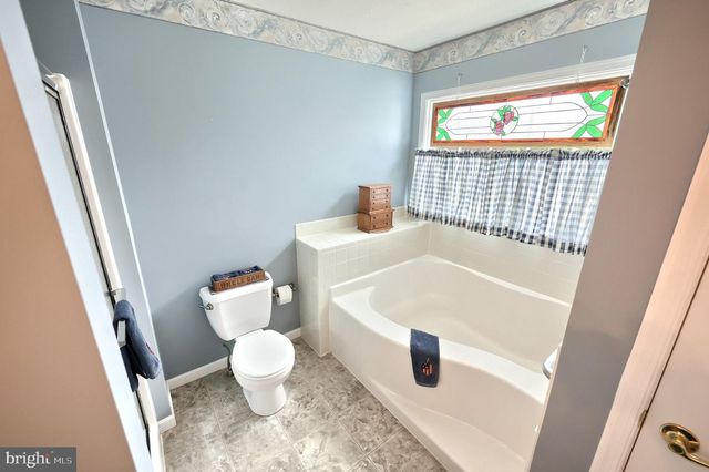 29 LOTTIE LN, New Oxford, PA 17350