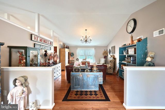 29 LOTTIE LN, New Oxford, PA 17350
