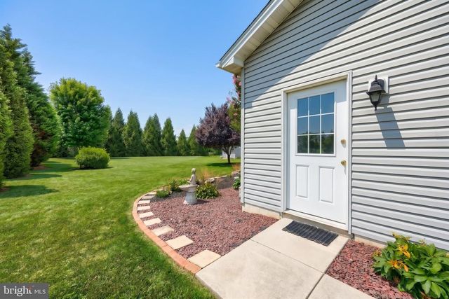 29 LOTTIE LN, New Oxford, PA 17350