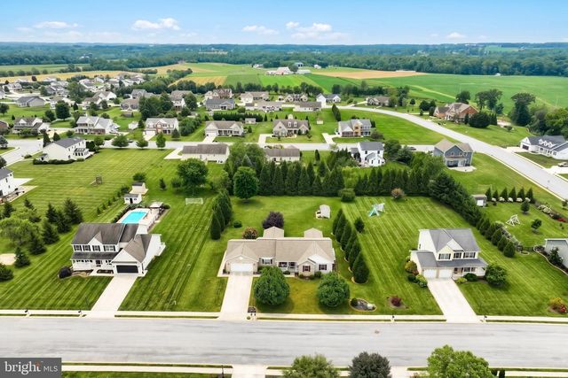 29 LOTTIE LN, New Oxford, PA 17350