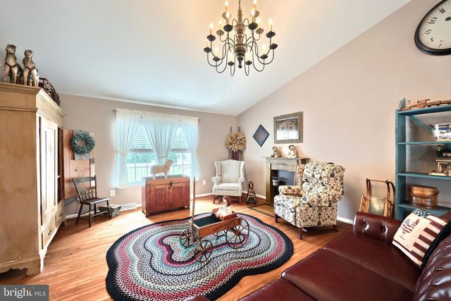 29 LOTTIE LN, New Oxford, PA 17350