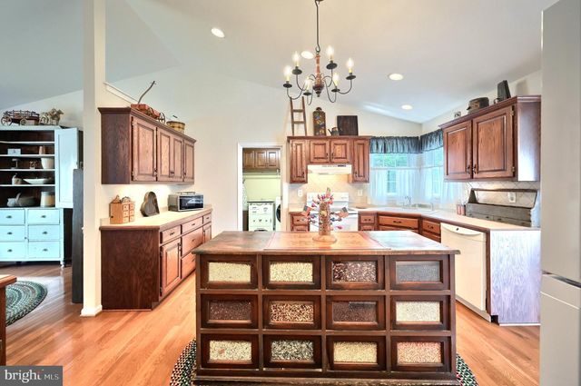 29 LOTTIE LN, New Oxford, PA 17350