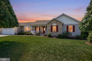 29 LOTTIE LN, New Oxford, PA 17350