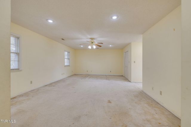 704 Ridgefields Road, Kingsport, TN 37660