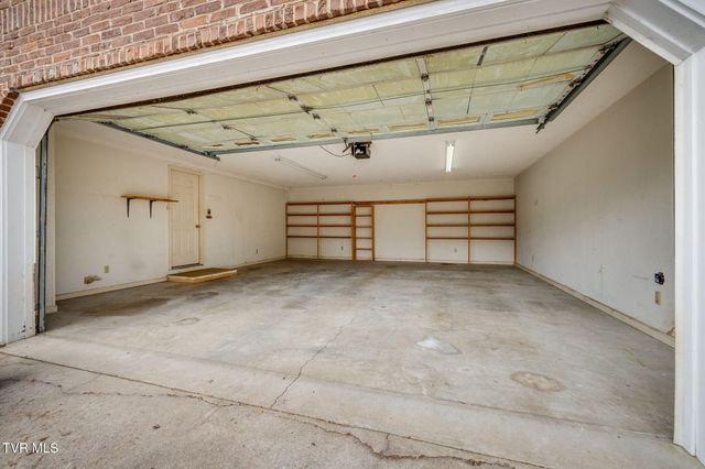 704 Ridgefields Road, Kingsport, TN 37660