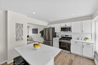 32651 5 Mile Road 15, Livonia, MI 48154