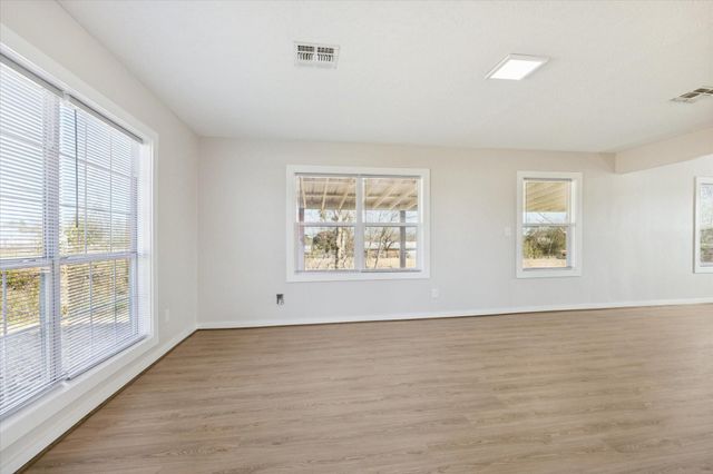 921 E Hill Street, Bellville, TX 77418