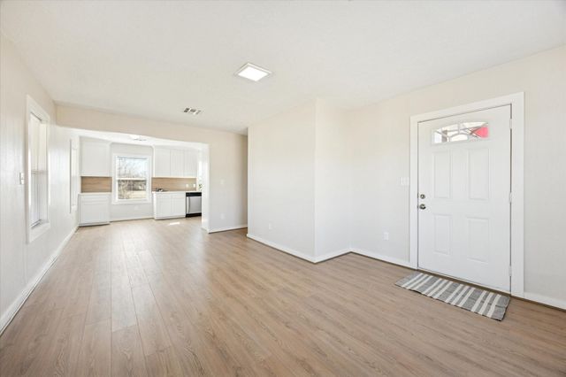 921 E Hill Street, Bellville, TX 77418