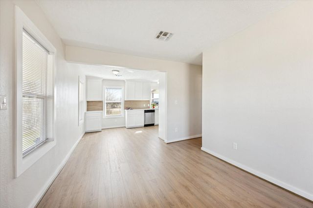 921 E Hill Street, Bellville, TX 77418