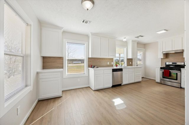 921 E Hill Street, Bellville, TX 77418