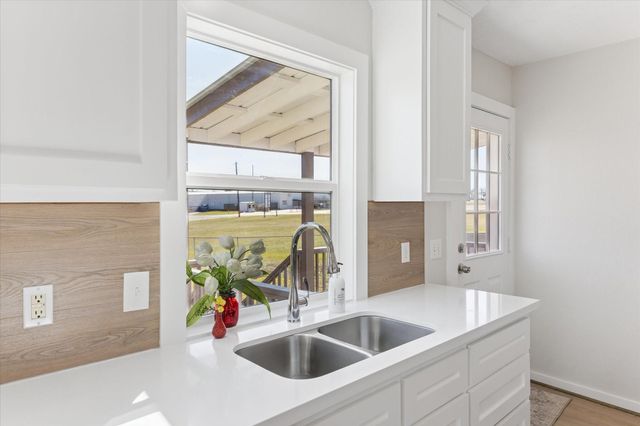 921 E Hill Street, Bellville, TX 77418