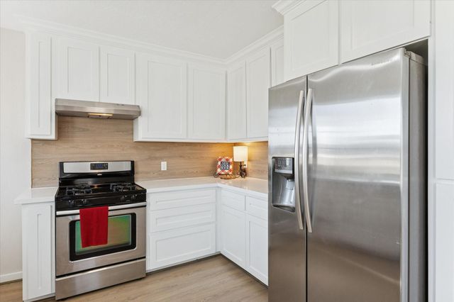 921 E Hill Street, Bellville, TX 77418