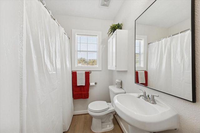 921 E Hill Street, Bellville, TX 77418