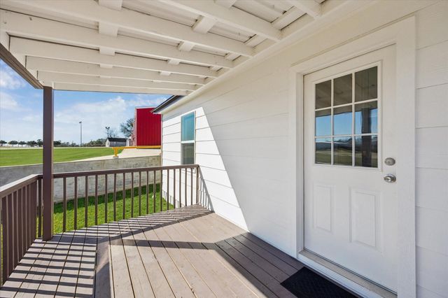 921 E Hill Street, Bellville, TX 77418