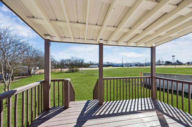 921 E Hill Street, Bellville, TX 77418