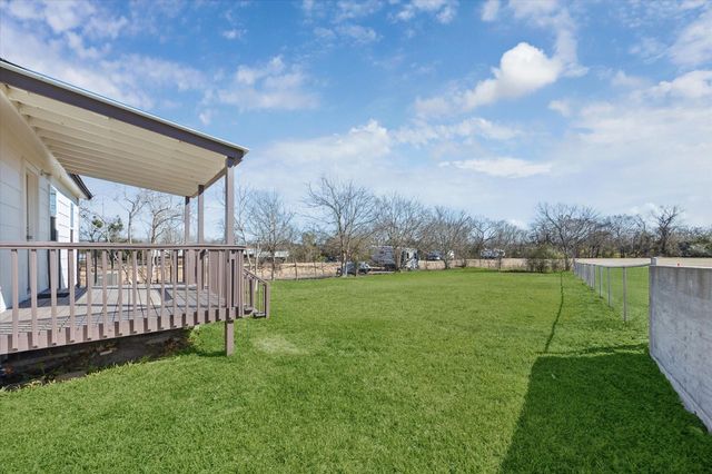 921 E Hill Street, Bellville, TX 77418