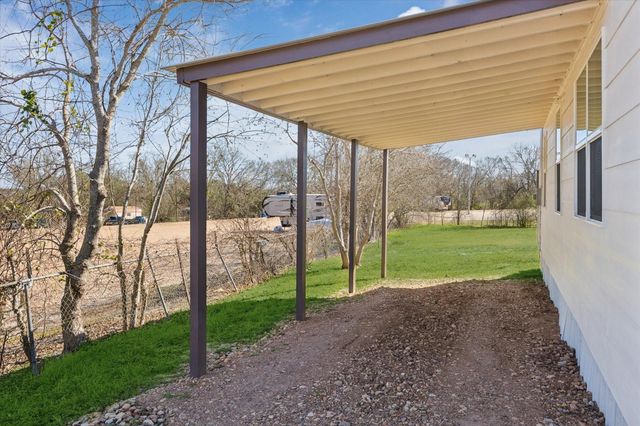 921 E Hill Street, Bellville, TX 77418