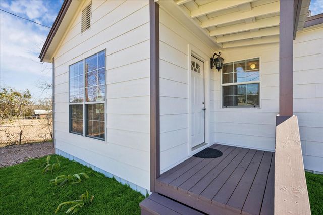 921 E Hill Street, Bellville, TX 77418