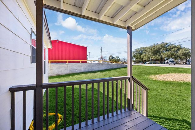 921 E Hill Street, Bellville, TX 77418